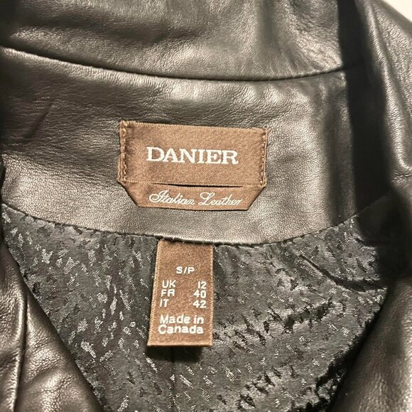 Danier Leather Womans Size Small Jacket - Picture 3 of 16